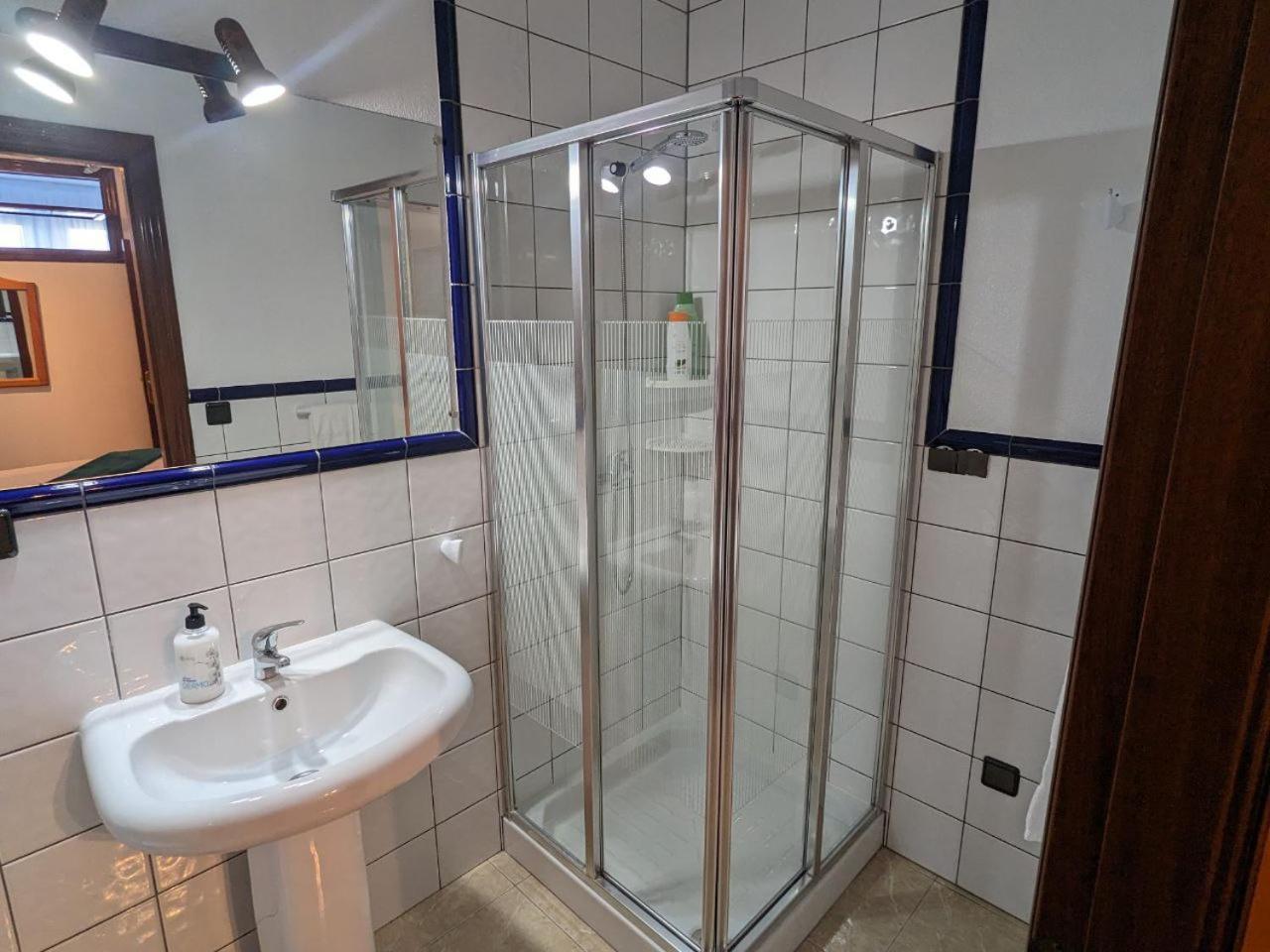 Vivienda Turistica Vacacional Maricarmen Hotel Arou Exterior photo